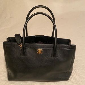 CHANEL Calfskin Serf Executive Shopper Tote Black